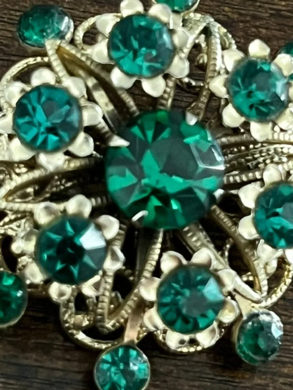 Vintage Floral Brooch Green Faceted Stones Gold Tone Setting
